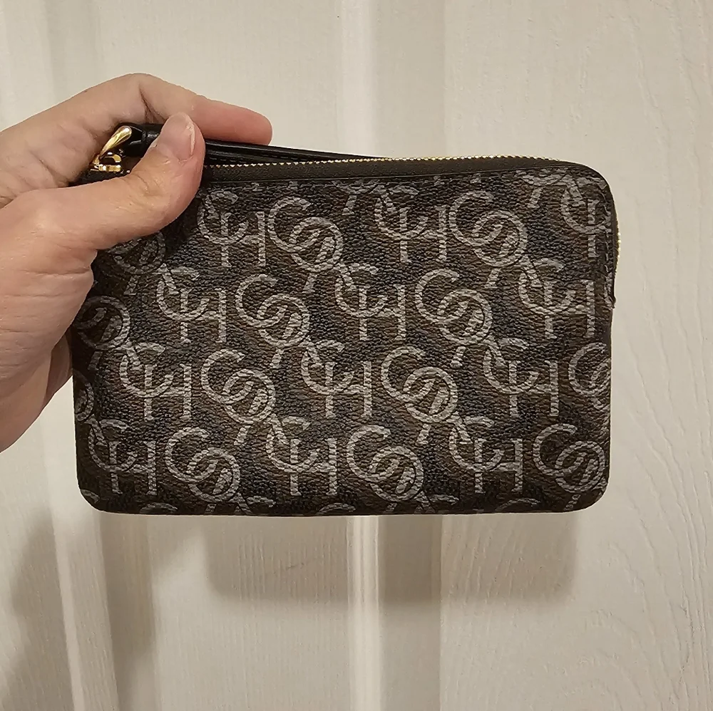 Coach NWOT Patterned Logo Wristlet
